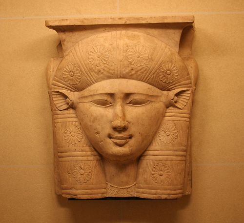 Hathor szobortöredék